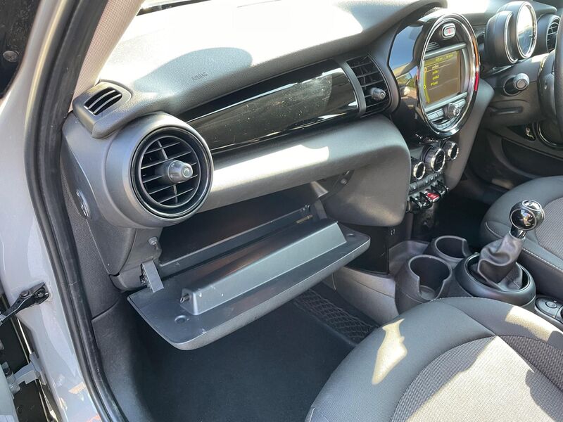 MINI HATCH