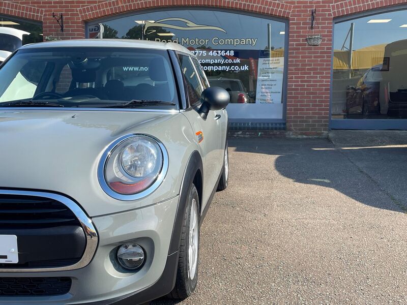 MINI HATCH