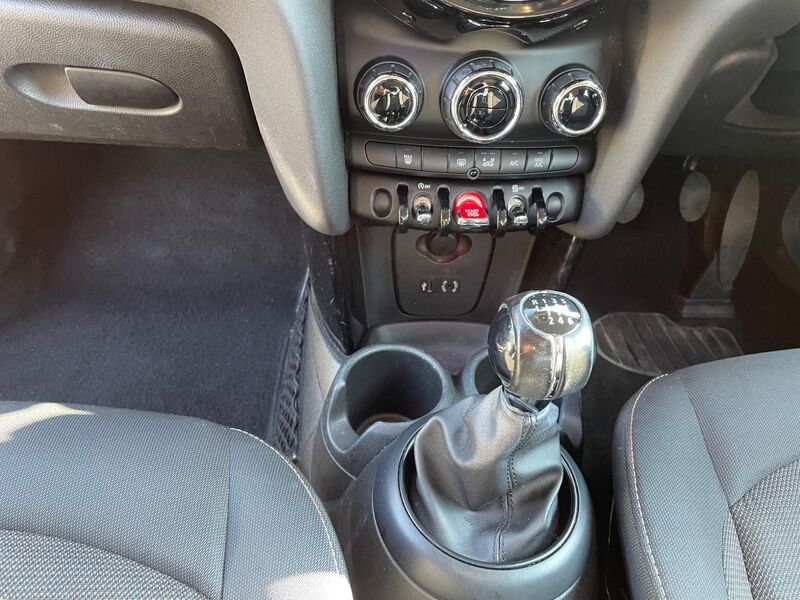 MINI HATCH