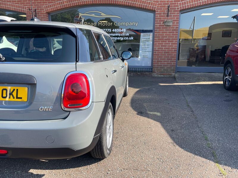MINI HATCH