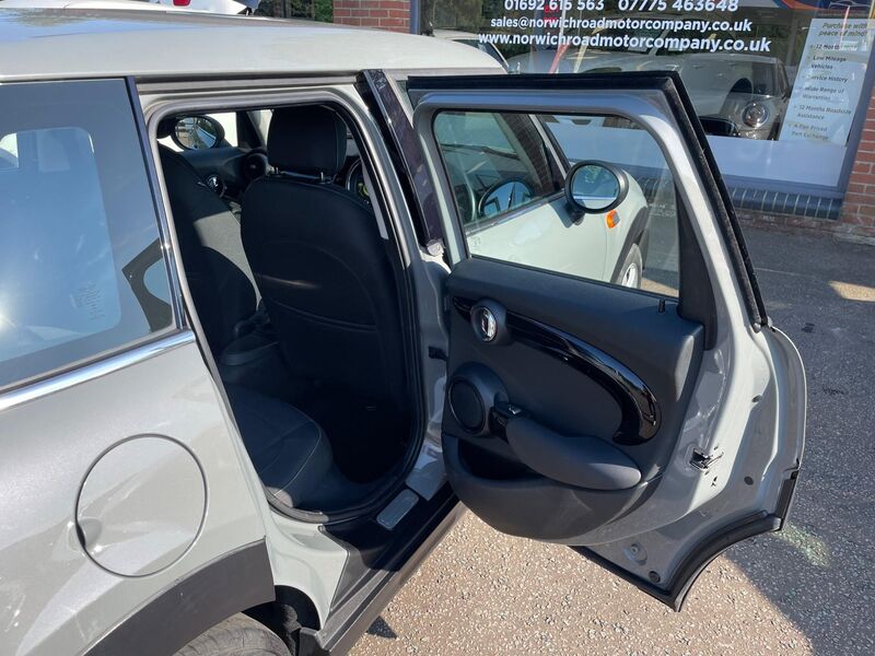 MINI HATCH
