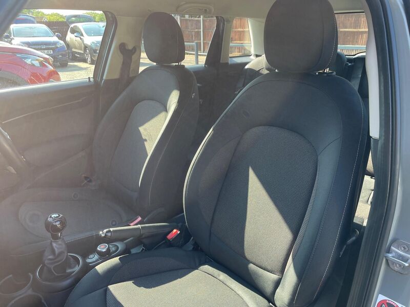 MINI HATCH