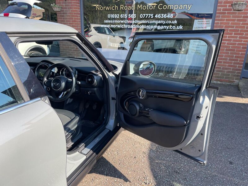 MINI HATCH