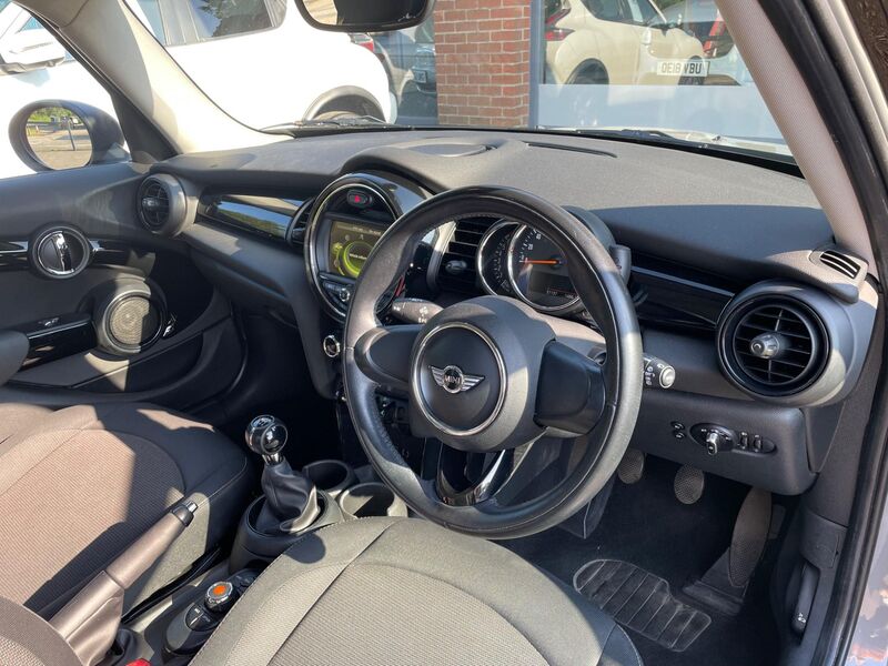 MINI HATCH