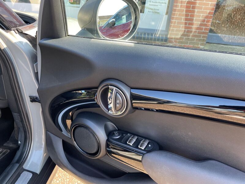 MINI HATCH