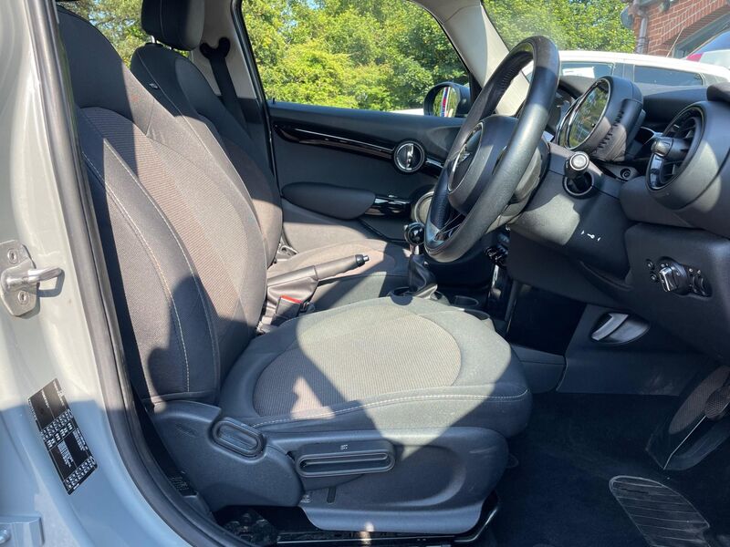 MINI HATCH