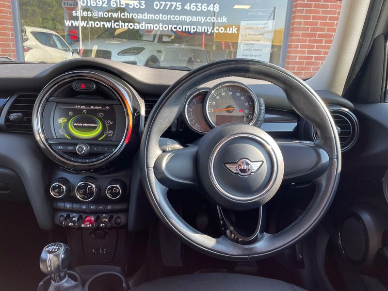 MINI HATCH