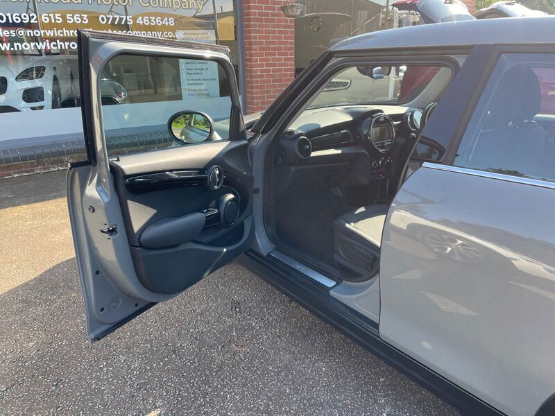 MINI HATCH