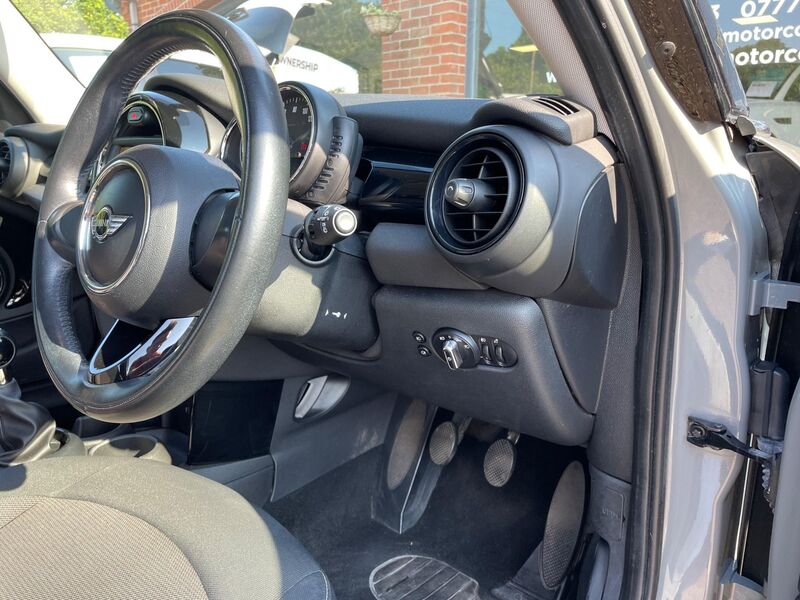 MINI HATCH