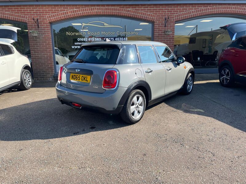 MINI HATCH