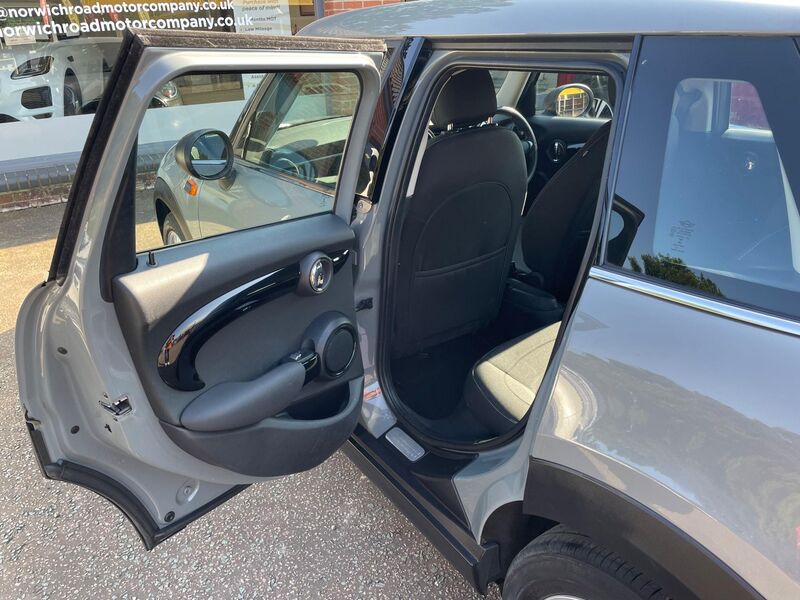 MINI HATCH