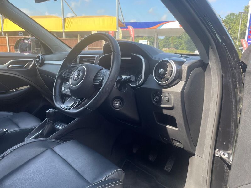MG ZS