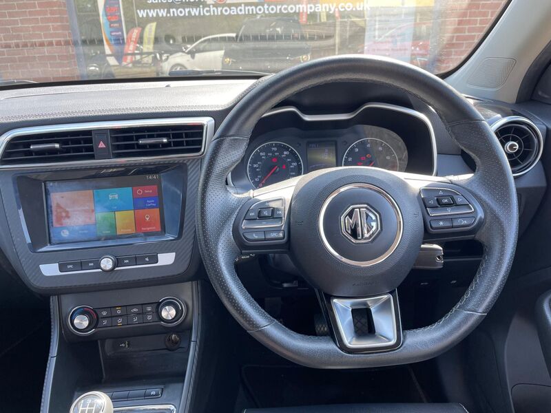 MG ZS