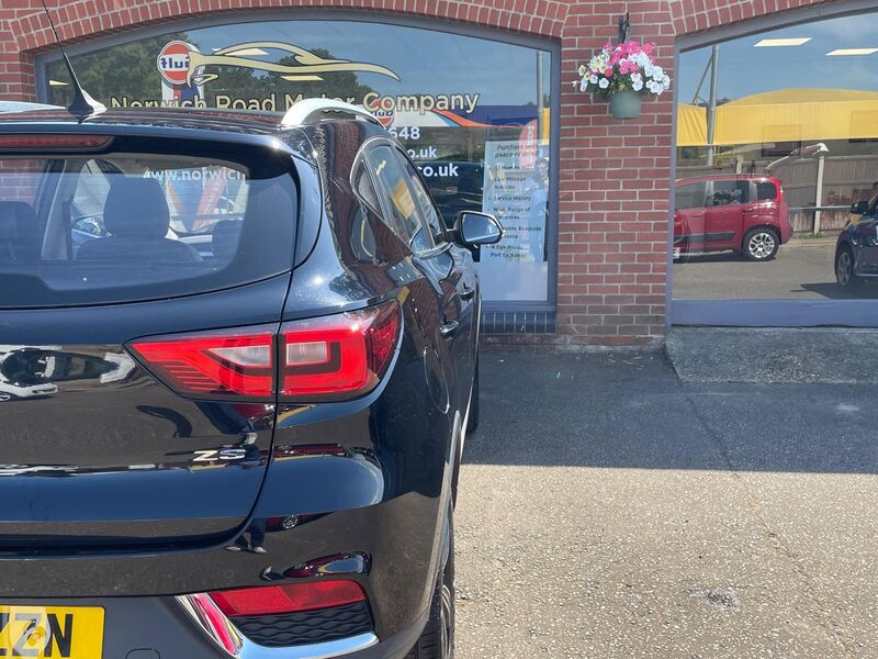 MG ZS