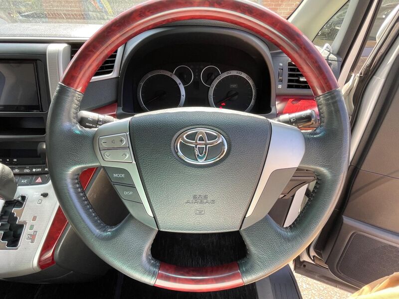 TOYOTA VELLFIRE