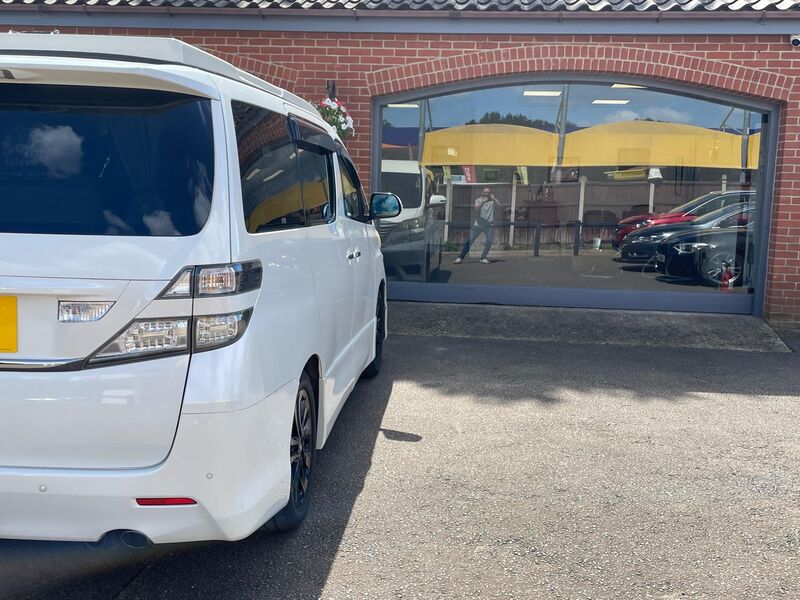 TOYOTA VELLFIRE