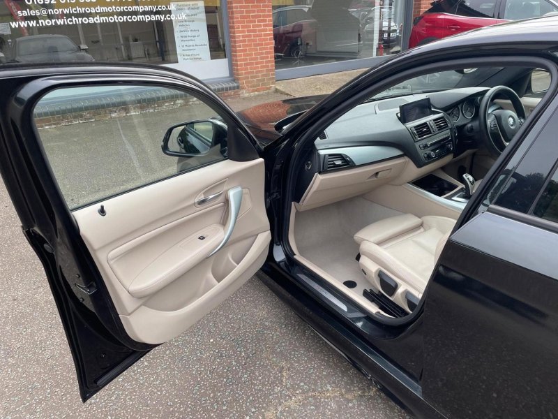 BMW 1 SERIES