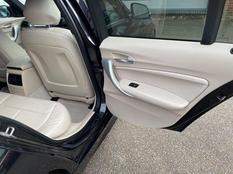 BMW 1 SERIES