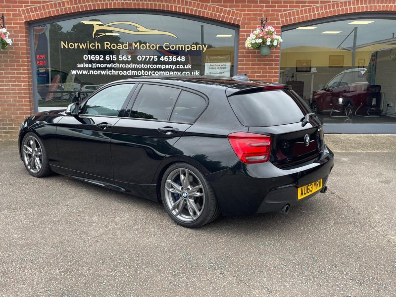 BMW 1 SERIES