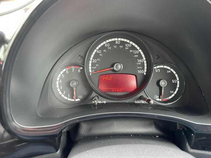 VOLKSWAGEN BEETLE