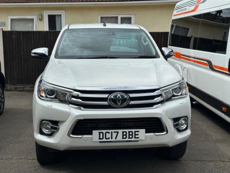 TOYOTA HILUX 2.4 D-4D Invincible X 4WD Euro 6 4dr (TSS, 3.5t)